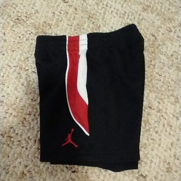 Size 18 Months Air Jordan baby boys black white an red basketball shorts - Picture 7 of 10